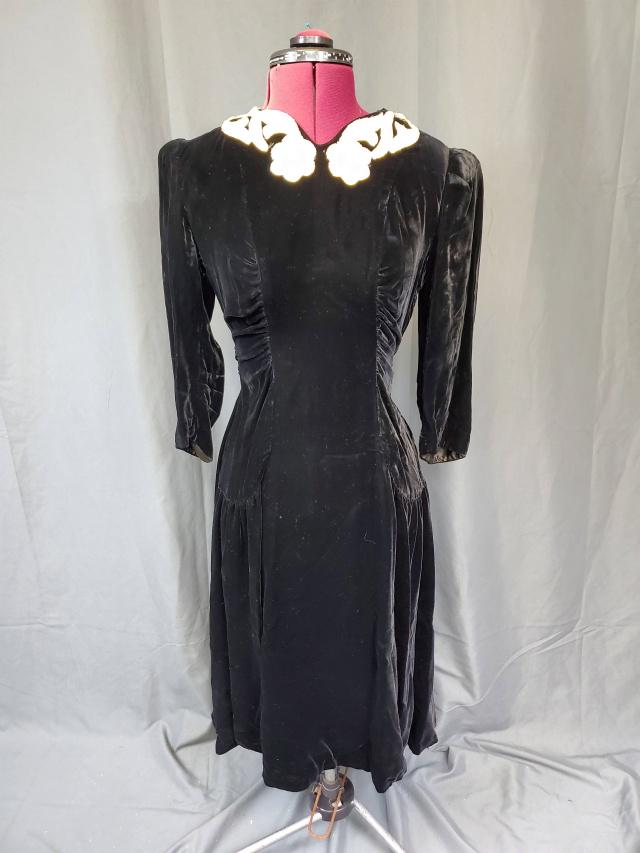 Vintage Black Velvet Dress Sequin Collar: Vintage Black Velvet Dress Sequin Collar with flowers, slight puff in the shoulder sleeves. Back and side zippers. Ties in the back for a shapely look. In very good condition. Measurements 34" bust, 2