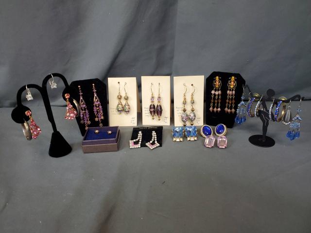17 Pairs of Vintage Earrings - Schiaparelli, etc: 17 pairs of vintage earrings. There are 2 Cloisonne earrings and an amethyst bead pair by Arlene Renee Creations. 3 pairs of chandelier earrings in purple, yellow, and blue. 2 pairs of blue rhinestone