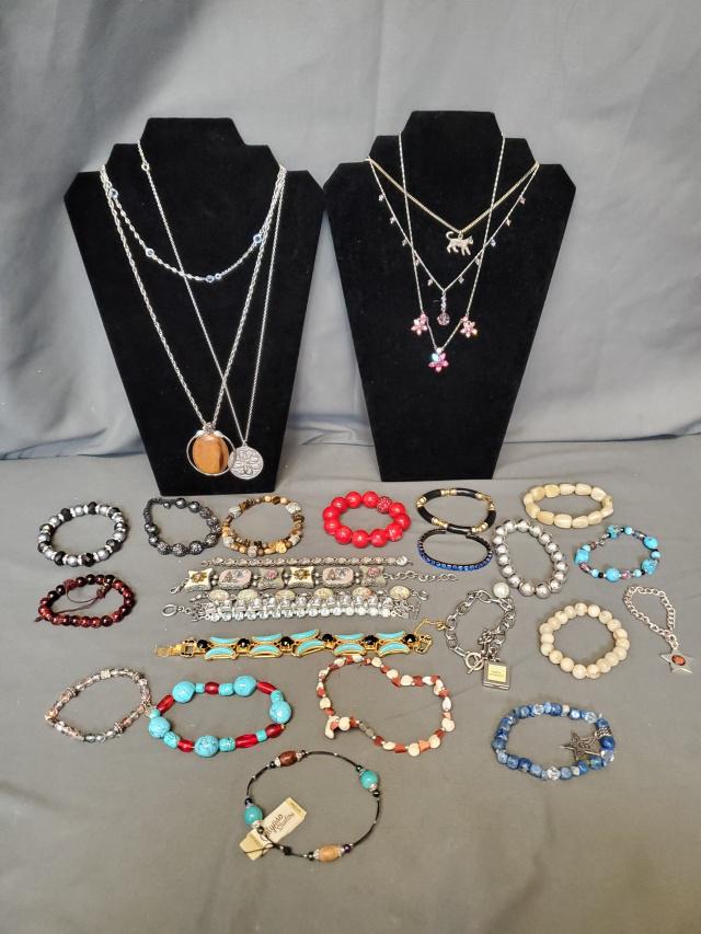 Costume Jewelry Grouping 4 - Bracelets (1 of 12)