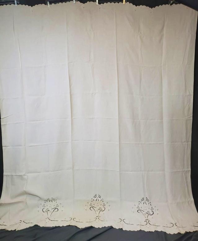 Vintage Linen Sheet with Embroidery Cutwork (1 of 7)
