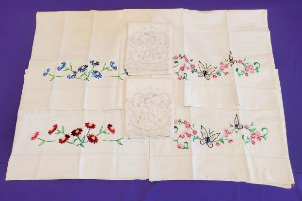 3 Pairs of Vintage Embroidered Pillowcases (1 of 11)