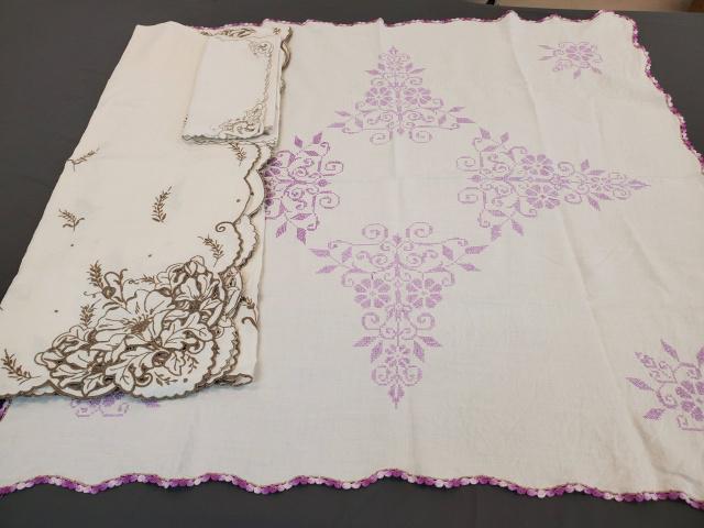 2 Vintage Tablecloths - Embroidery and Cutwork (1 of 16)