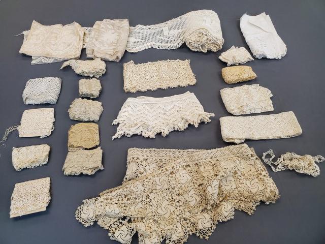 Vintage and Antique Lace - Large Pieces: 21 Large pieces of vintage and antique lace, many hand made: crochet, filet crochet, bobbin lace, tatting, Irish Crochet, but a few older machine laces included as well. All in good condition with som