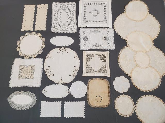 25 Vintage Linen Doilies with Embroidery, Lace: 25 vintage doilies, mostly linen, in various shapes and sizes, a few sets. Includes some with crochet, filet crochet, embroidery, cutwork, drawnwork, and more. In good to very good overall condition w