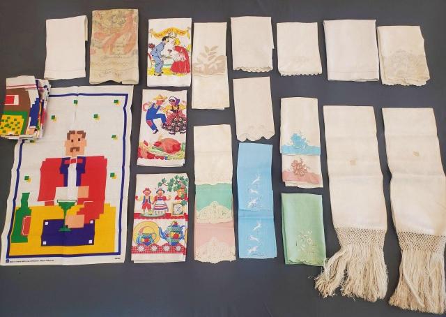 Group of 32 Vintage Towels - Linen, Cotton: Group of 32 vintage kitchen towels including a group of 10 printed bar towels, 4 other printed towels, the Nantucket one is faded with spots. Along with 3 with Battenburg, a pair of embroidered with d