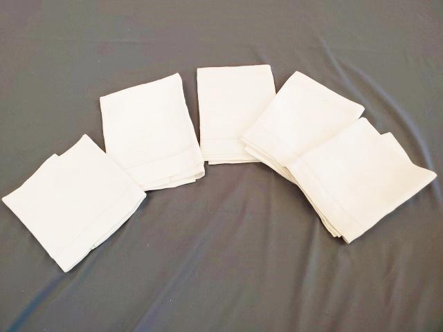 6 Vintage Damask Linen Towels: 6 Vintage linen Damask Towels, one with an initial C, 3 are from the Savoy Plaza. In good to very good condition, faint spots. We do our best to describe all items in detail and provide pictures. If y