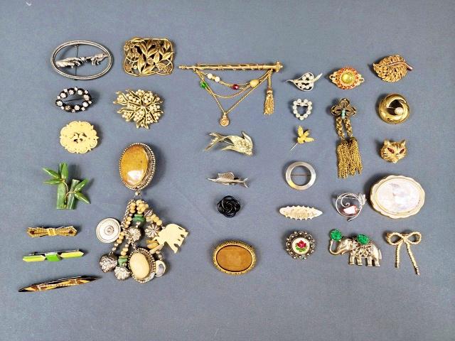 Vintage Jewelry - 30 Vintage Pins (1 of 19)