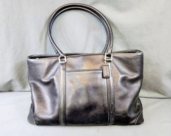 Coach Black Leather Hampton Tote Purse Bag: Coach Black Leather Hampton Tote Purse Bag with Serial Number B04S-7515. This purse was made in 2004. It is in good condition, with only minor scuffs. We do our best to describe all items in detail an