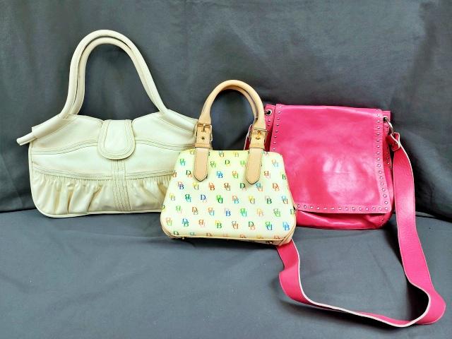 3 Vintage Hand Bags - Nest and D&B: Group includes a cream colored leather hand bag by Nest, measuring 15 x 9 x 3 inches, in very good condition, appears to be unused, but there are marks on the handle; a hot pink leather mail bag style