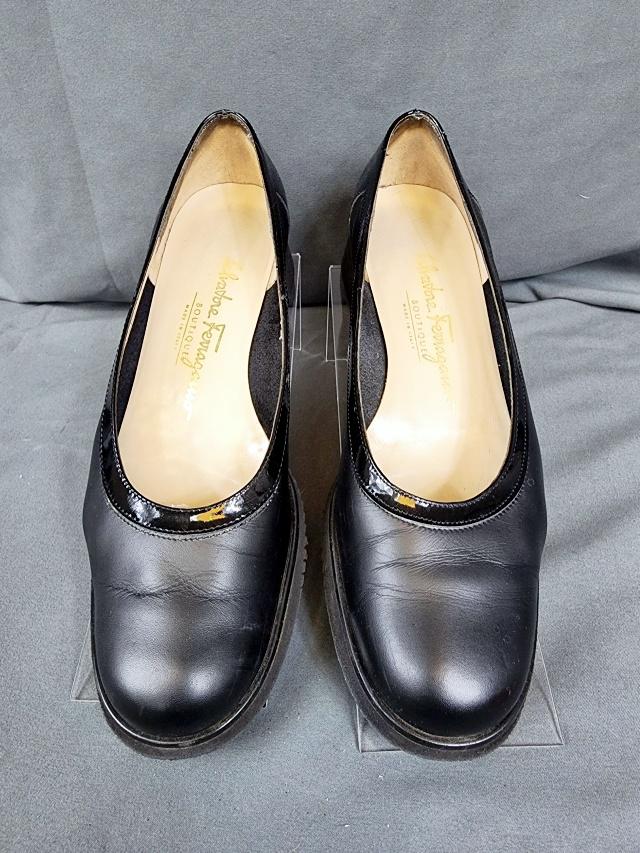 Black Leather Ferragamo Loafer Flats size 6.5: Black leather Ferragamo loafer flats, made in Italy, black leather with patent leather, slip -on loafers of flats with a 1.25. inch heel with rubber sole, size 6.5, marked on the inside DP46383 829, i