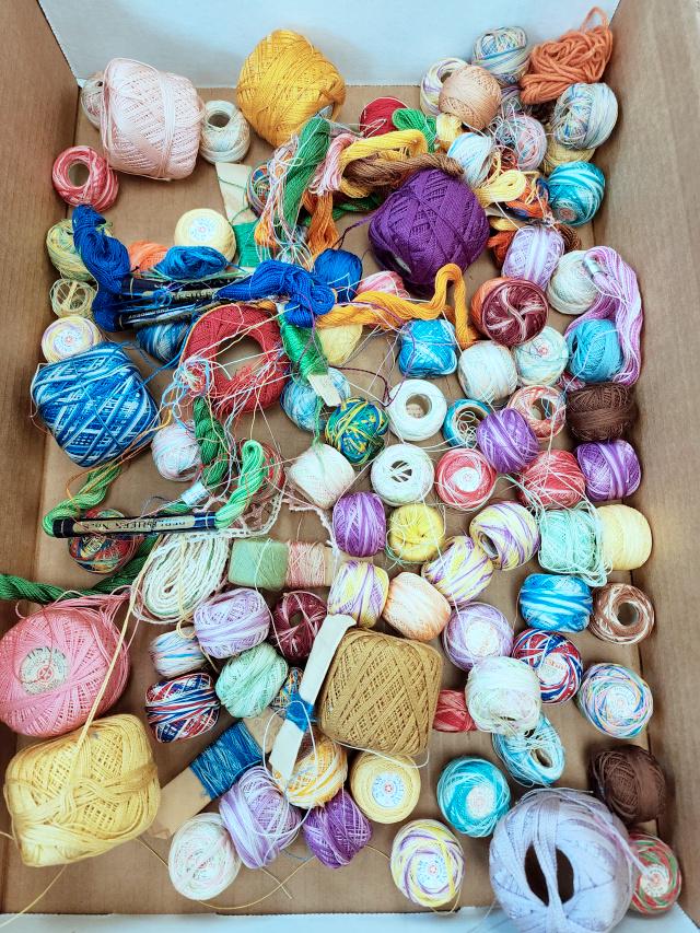 Boxlot of Vintage Thread for Lace, Embroidery: Boxlot of Vintage Thread for Lace, Embroidery includes several spools of Star Tatting Variegated, solid, Mile End Crochet, Lily Tatting, and more. In good to very good condition. We do our best to des