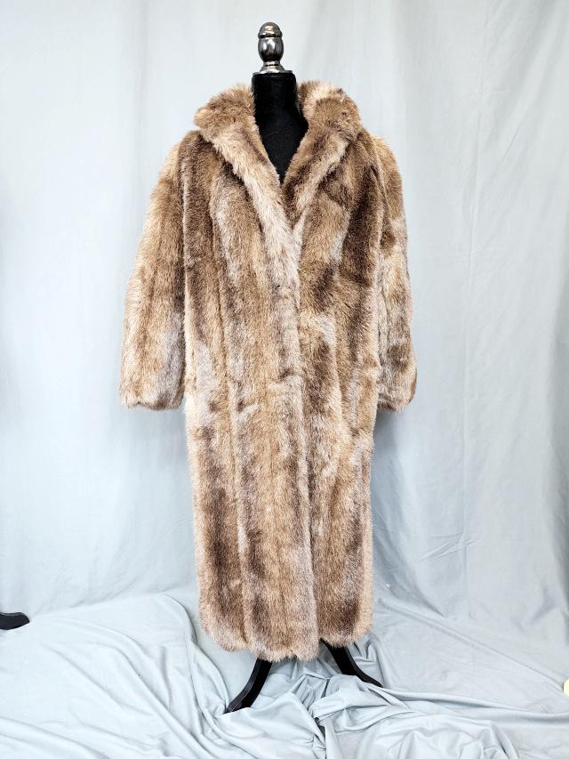 Ladies Vintage Faux Fur Coat: Vintage Ladies Faux Fur Coat in brown. In good condition. Tag says Made in USA, 50% Modacrylic 50% Acrylic. We do our best to describe all items in detail and provide pictures. If you have any doubt,