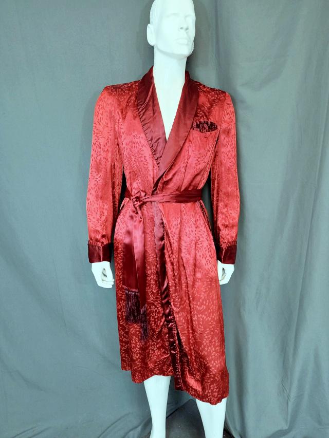 Vintage Mens Red Silk Robe: Vintage Mens Silk Robe with side pockets and breast pocket. Has fringed tie belt. No tags but would fit a medium sized man. We do our best to describe all items in detail and provide pictures. If you