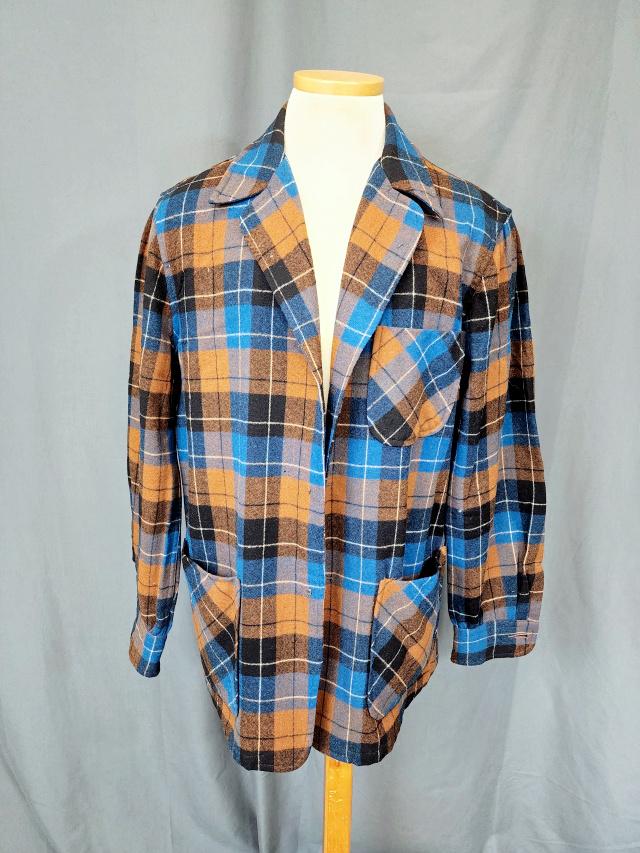 Vintage Men's Pendleton Blue Plaid Jacket - M: Vintage men's wool Pendleton jacket in a size medium, in a brown, blue and black plaid. In good condition, it is missing the buttons down the front, several replacement buttons are included in the poc