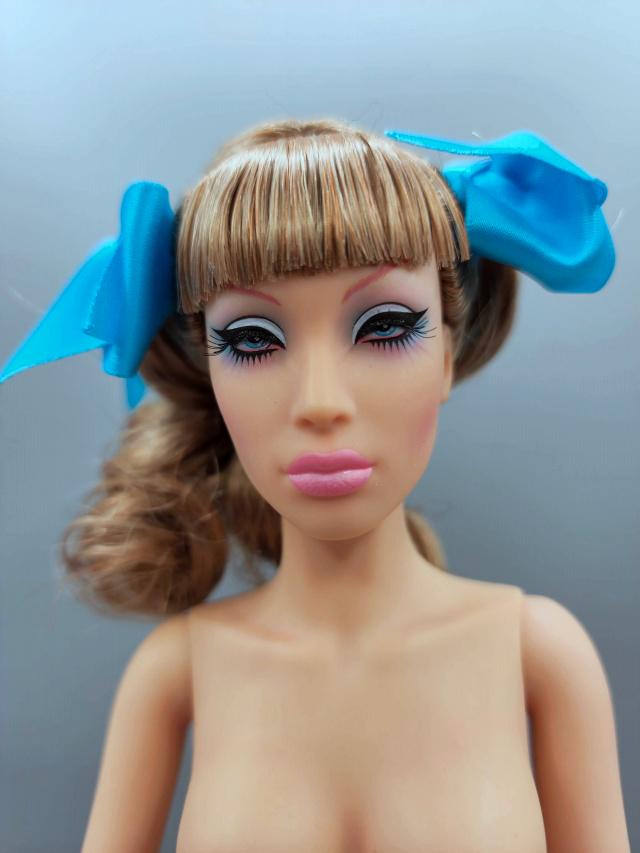 Superdoll Sybarites Doll - 2017 - Erosia: Superdoll Sybarites Doll - 2017 - Erosia. A 2017 Valentine Doll. Clone: 1000 Venus d'Royce Body: GEN X.2 Style: SYB/DD 0120 Skintone: Cosmetique. She comes in her original box. She is nude with no clo
