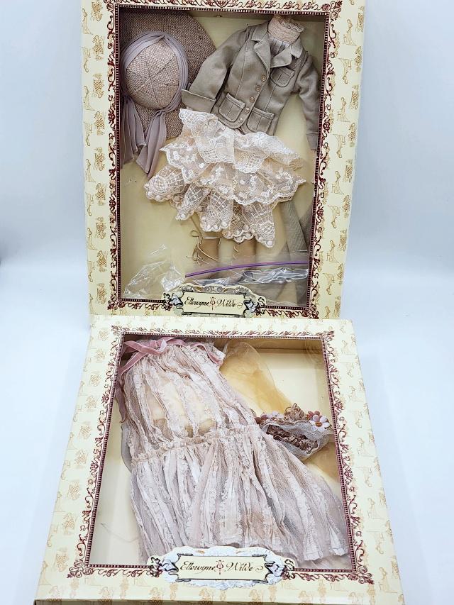 2 Ellowyne Wilde Doll Outfits in Boxes (1 of 5)