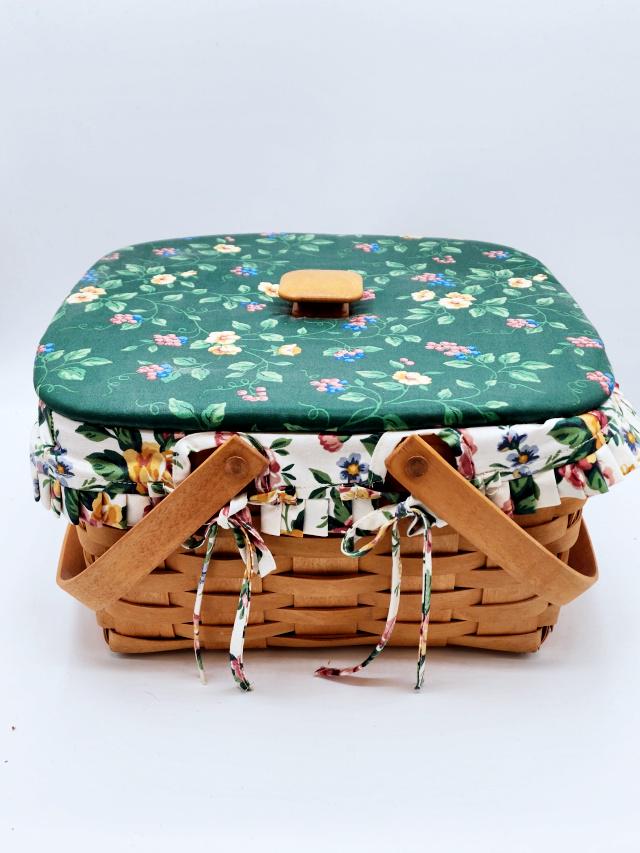 Longaberger 1996 Cake Basket (1 of 4)