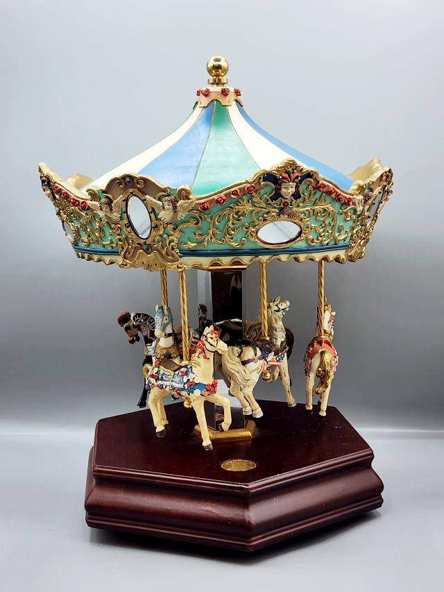 San Francisco Music Box Carousel Waltz 6 Horses (1 of 15)
