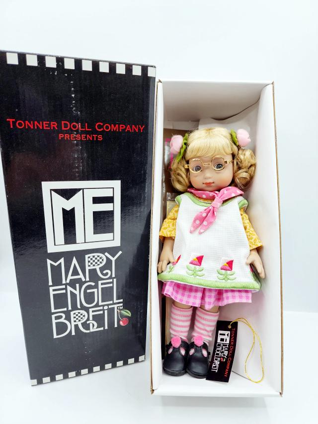 Mary Engelbreit Anythings Possible Doll: Robert Tonner Mary Engelbreit Anything's Possible Doll T5-E10D-02-006. Comes in her original box, appears to be complete. These dolls and items have been gently played with, redressed, and displayed b
