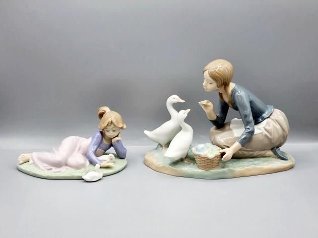 2 Lladro Playful Friends, Food For The Ducks (1 of 11)