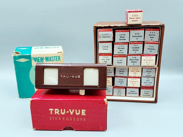 Vintage Tru Vue Stereoscope and 25 Films (1 of 10)