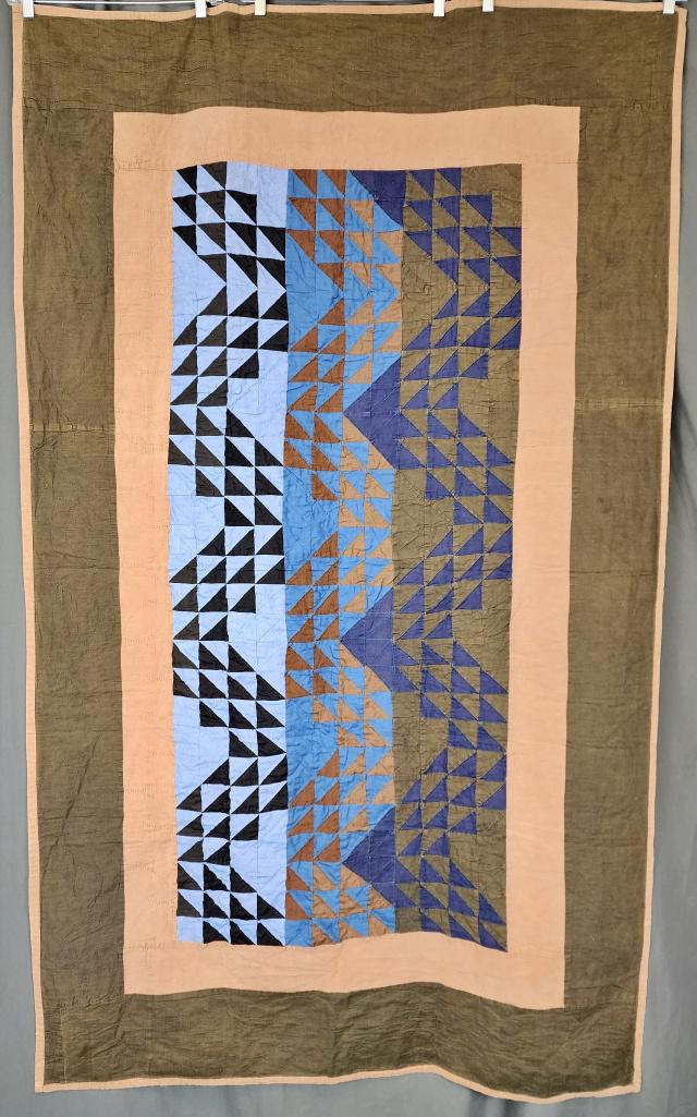 Vintage Amish Ocean Waves Quilt (1 of 7)