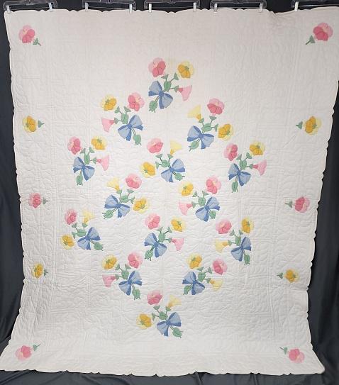 Vintage c1940s Floral Applique Kit Quilt (1 of 12)