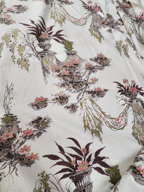 Vintage Barkcloth Fabric Shalimar 6 yds: Vintage Barkcloth Fabric measuring 48 inches by 6 yds. Pattern is called Shalimar. All cotton. In very good condition. If you have any doubt, please ask questions! We will provide extra pictures, or c