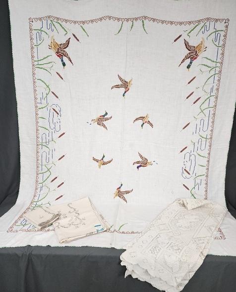 3 Vintage Tablecloths - Ducks, Filet Lace, Cutwork (1 of 18)