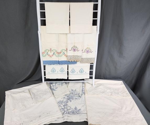 Group of Vintage Sheets & Pillowcases (1 of 20)