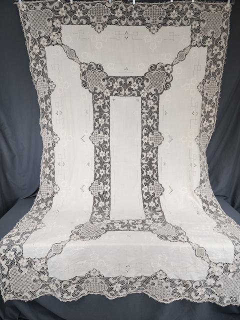 Vintage Linen and Needle lace Tablecloth (1 of 11)