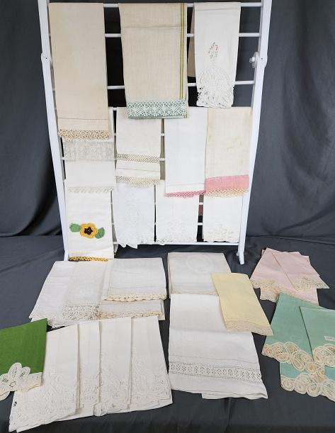 Group of 29 Vintage Towels with Lace (1 of 16)