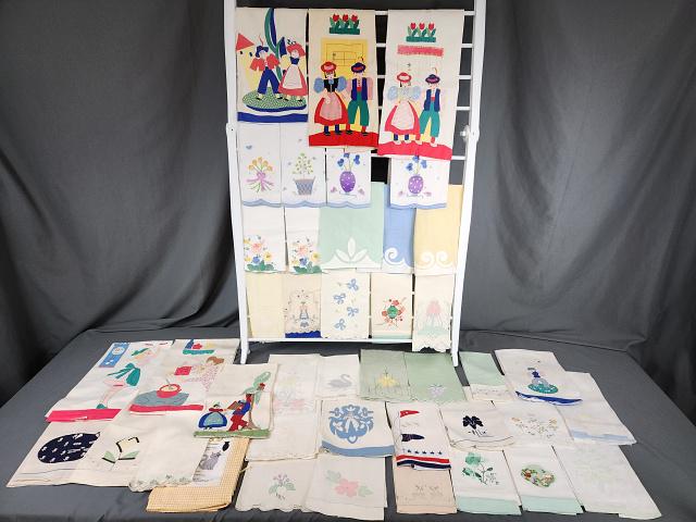 Group of 40 Vintage Applique Towels (1 of 19)