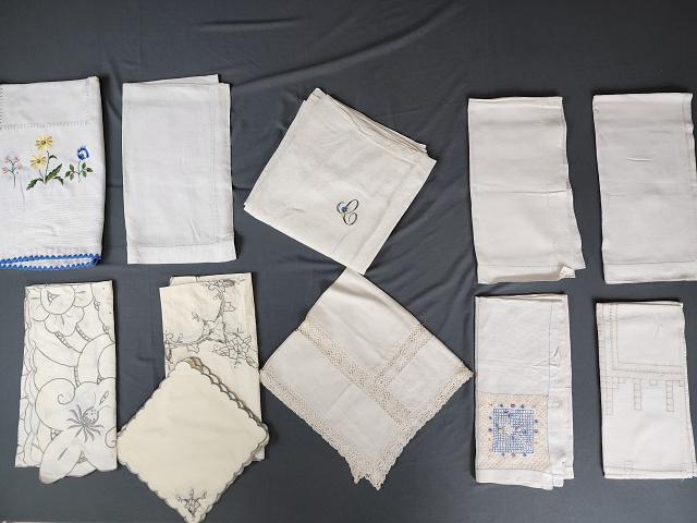 10 Vintage Table Linens Group H - Cutwork, Plain (1 of 19)