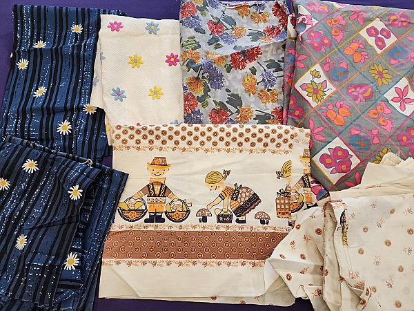 5 Vintage Cotton Fabrics (1 of 11)