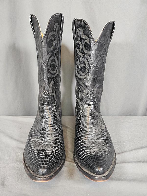 Vintage Nocona Men's Exotic Lizard Skin Western Boots Sz 10.5: Vintage Nocona Men's Exotic Lizard Skin Western Boots Sz 10.5. Exotic lizard skin foot, pointed toy cowboy boots. In very good condition with light wear. We do our best to describe each item to the be