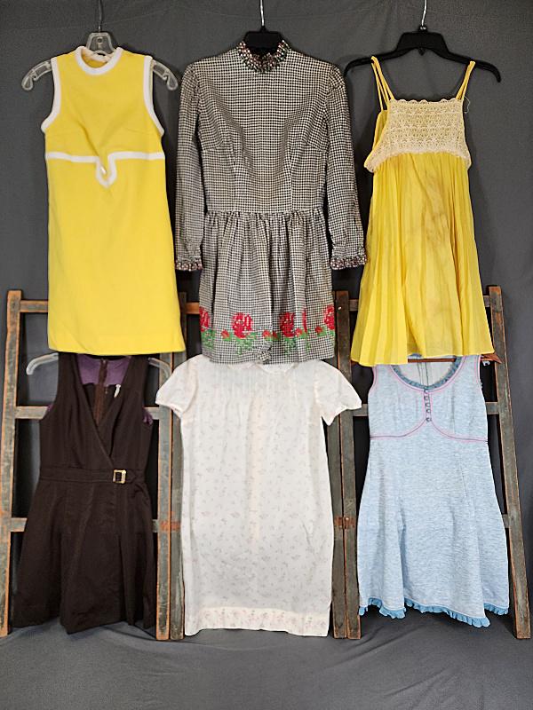 6 Vintage Girls' Dresses (1 of 19)