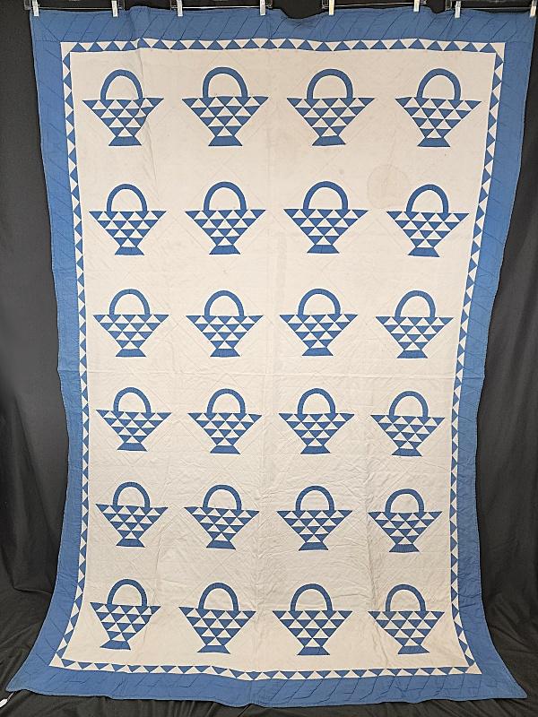 Vintage c1930 Blue Basket Quilt 1of2 (1 of 11)
