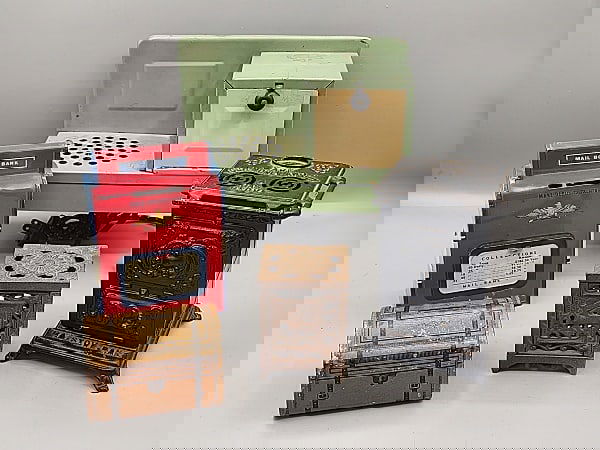 Vintage Metal Ware Toy Stove with 4 Banks (1 of 20)