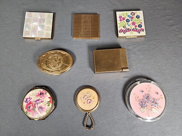 Group of 8 Vintage Compacts (1 of 15)