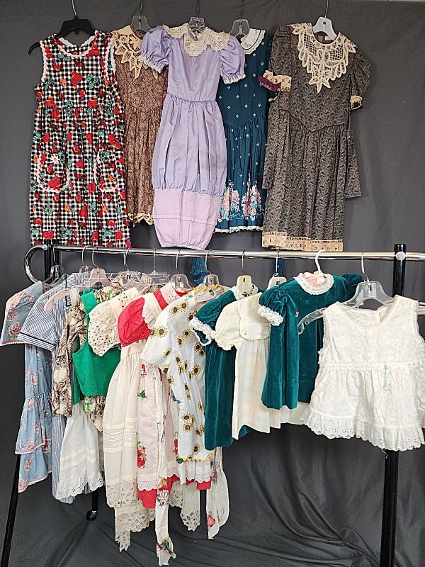16 Vintage Girls' Dresses (1 of 20)