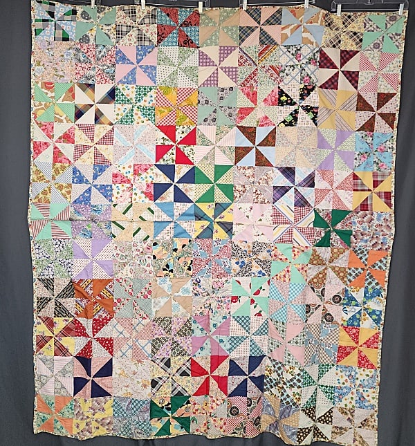 Vintage c1960 Pinwheel Tied Quilt (1 of 12)