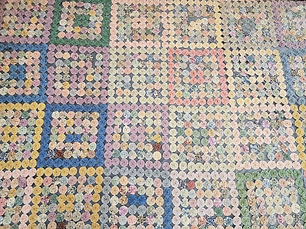 Vintage c1940 YoYo Quilt (1 of 10)