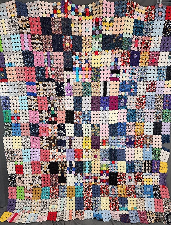 Vintage c1980 YoYo Quilt (1 of 12)