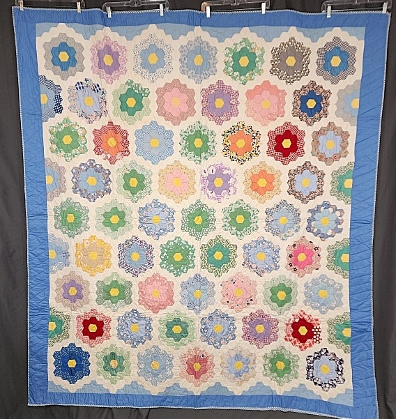 Vintage c1930 Grandmothers Flower Garden Quilt (1 of 8)