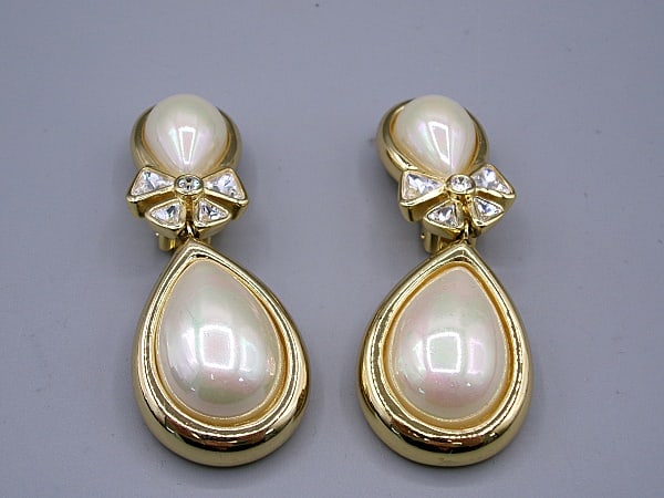 CHRISTIAN DIOR Pearl Drop Earrings (1 of 4)