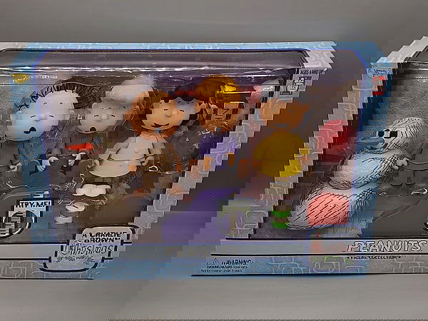 New Memory Lane A Charlie Brown Christmas Peanuts Figure Collection (1 of 4)