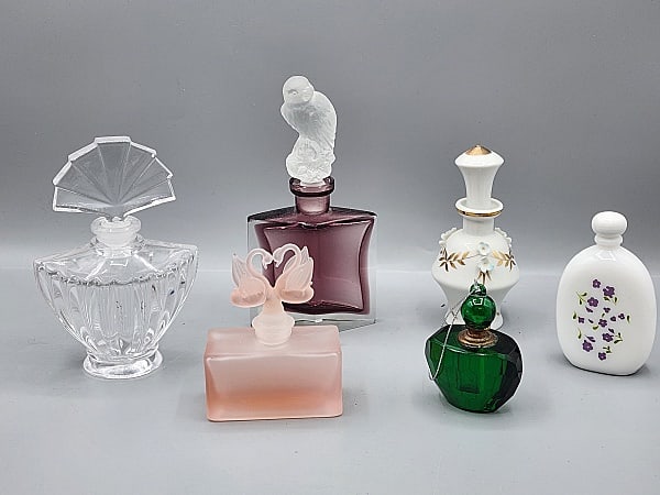 6 Vintage Perfume Bottles-Colored Glass (1 of 20)