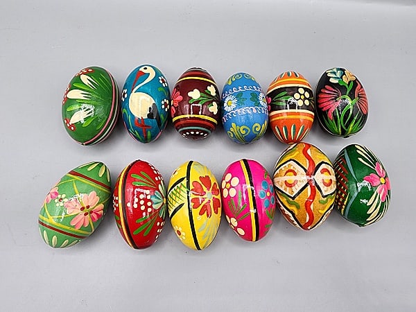 Dozen Vintage Wood Painted Eggs -B (1 of 9)