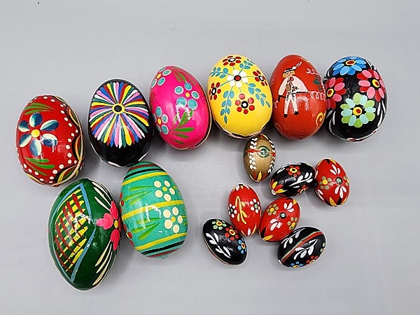 15 Vintage Wood Painted Eggs - C: Group C - 15 vintage hand painted wooden eggs. Excellent workmanship! 8 are regular sized eggs, and 7 are smaller mini eggs. Includes mostly flowers, one with a figure. In overall very good condition.